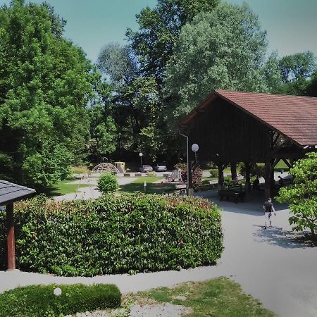 Le Camping Des 3 Lacs Belmont-Tramonet Eksteriør bilde